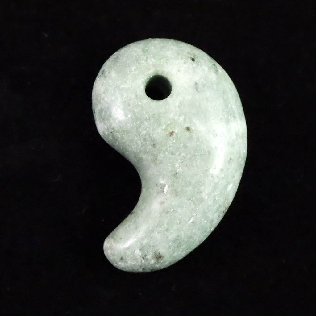崑崙翡翠（こんろんひすい） ST 30mm勾玉 8.7g #81010