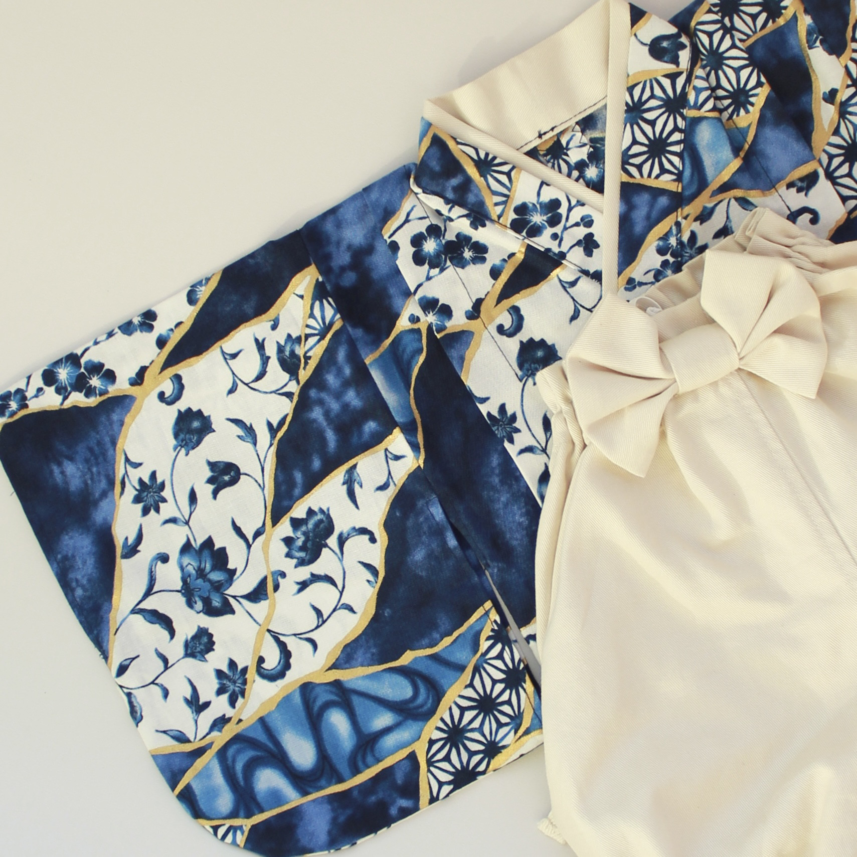 かわいさと安全性を両立｜本格和柄ベビー袴　麻の葉×梅 安心サイズ調整＆安全リボン 4,000円