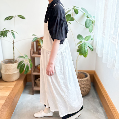 ワンピースエプロン＊ふんわりギャザー＊オフホワイト＊バッククロス