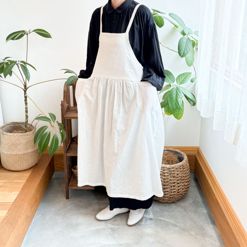 ワンピースエプロン＊ふんわりギャザー＊オフホワイト＊バッククロス