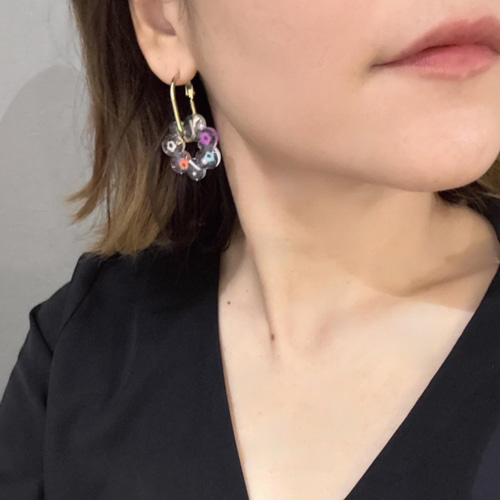 井上咲楽さん着用】pop clear flower hoop design ピアス（フープ