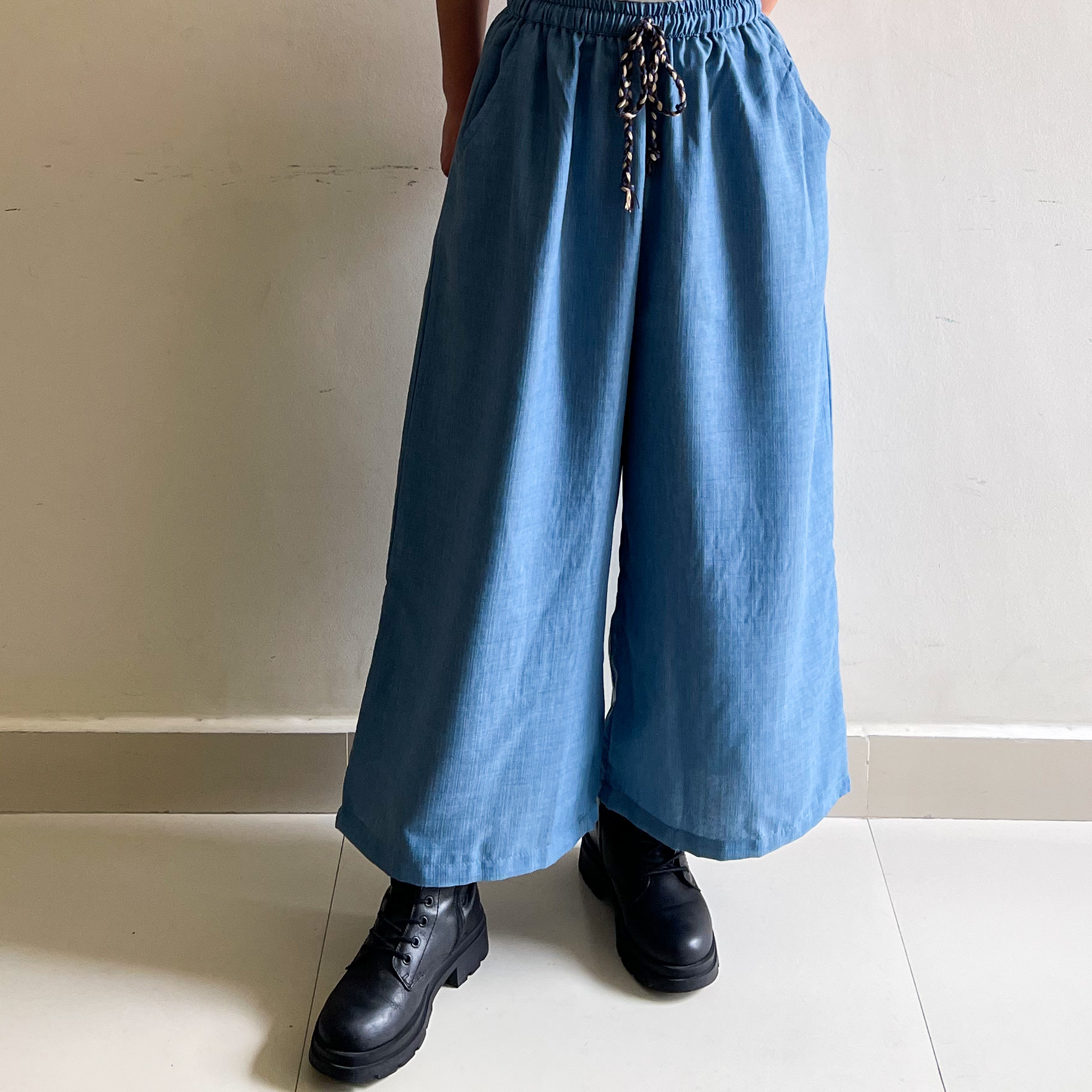 軽くては使いやすい リネンコットン  パンツ  サックスブルー