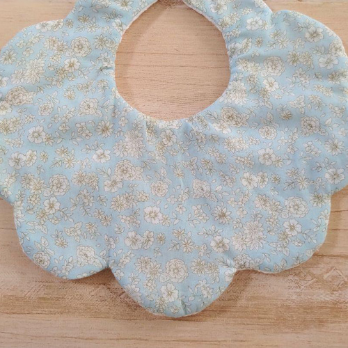 New*ふわふわお花のスタイ*ブルー小花*ワッフル スタイ・よだれかけ