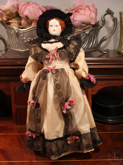 アメリカの作家　Ruth Gibbs Vintage China Head Doll E 黒いレース 33cm