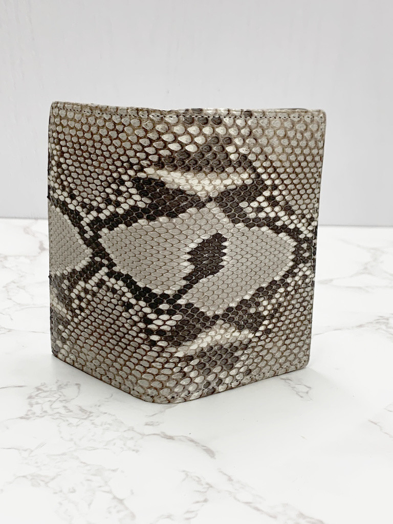 日本製　ダイヤモンド　パイソン　マット仕上げ　上質　カードケース　蛇革　名刺　パス　入れ　エキゾチックレザー