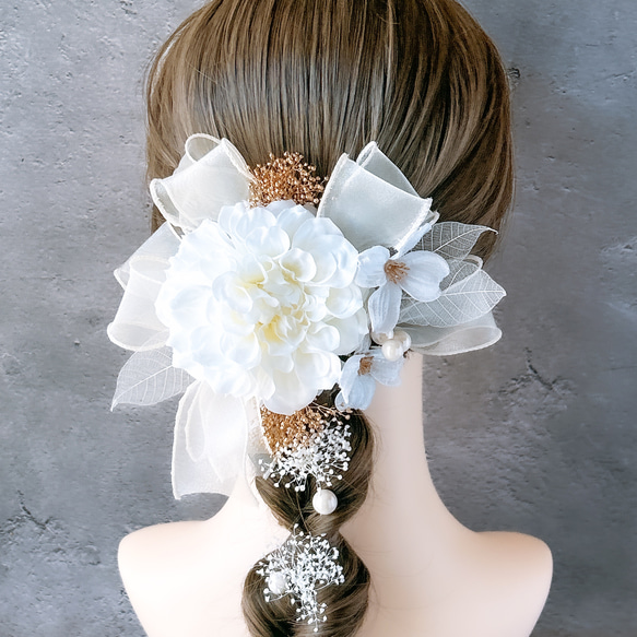 ホワイトダリアとオーガンジーの髪飾り　結婚式　成人式　花嫁　和装　振袖　卒業式　白無垢　色打掛　前撮り　花嫁　着物　白 5枚目の画像