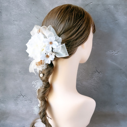 ホワイトダリアとオーガンジーの髪飾り　結婚式　成人式　花嫁　和装　振袖　卒業式　白無垢　色打掛　前撮り　花嫁　着物　白 7枚目の画像
