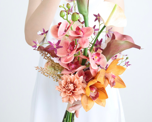 オレンジとテラコッタの縦長アームブーケ 造花ブーケ ウェディング