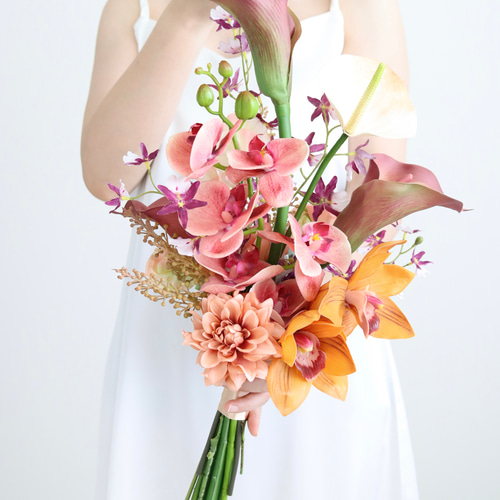 オレンジとテラコッタの縦長アームブーケ 造花ブーケ ウェディング
