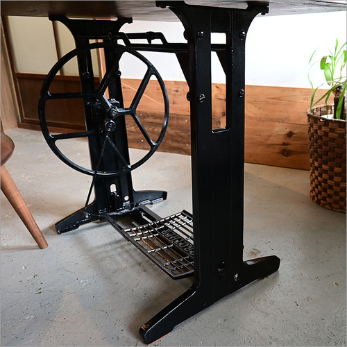 引取可♡アンティーク　ミシンテーブル　雑貨　テーブル　MISHIN カフェ MISHIN アイアン脚テーブルミシン台アンティークテーブル