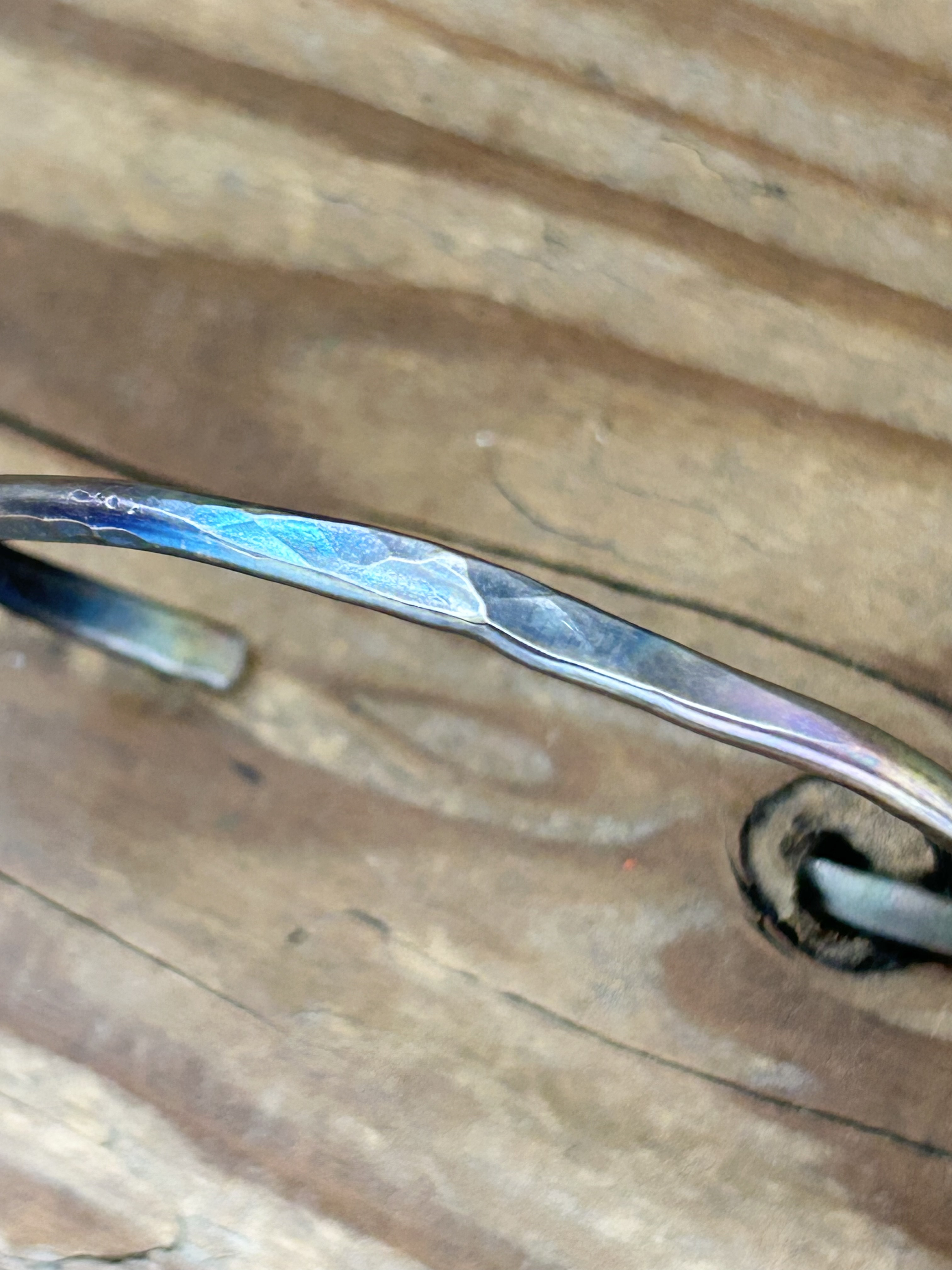 バングル「Titan」Ray