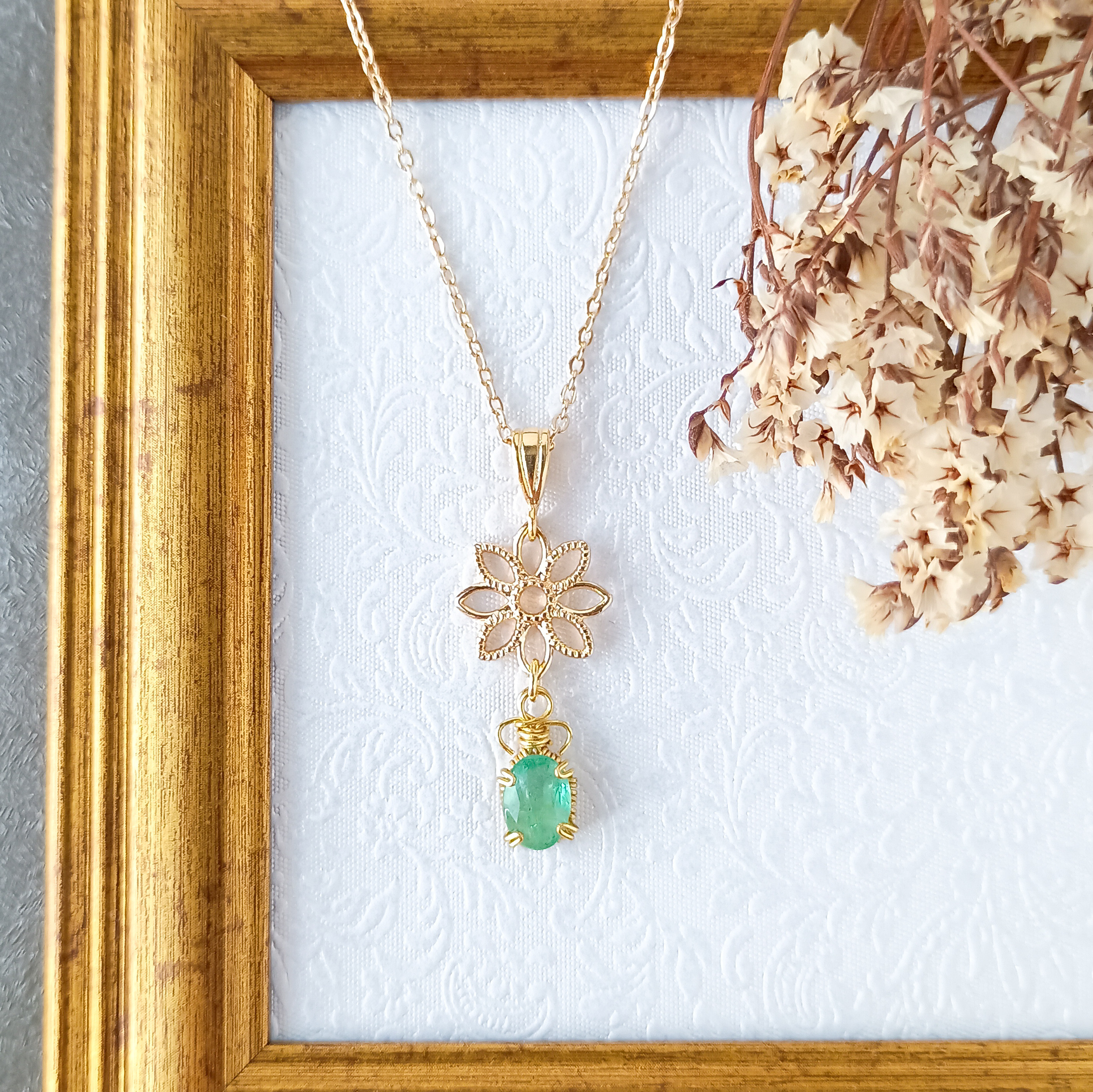 5月誕生石エメラルドフラワーネックレス✠ワイヤーラッピング