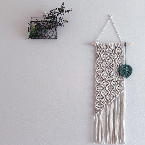 ♔北欧×ナチュラル 縦長のマクラメタペストリー フェザーつき23cm×55cm