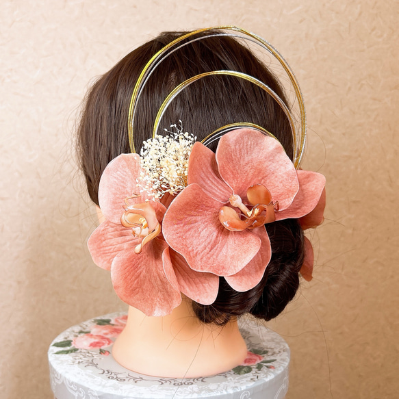 送料無料 くすみピンク胡蝶蘭の髪飾り 結婚式 成人式 水引  ウェディング ゴールド コチョウラン 2枚目の画像