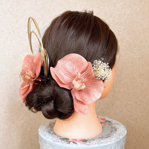 送料無料 くすみピンク胡蝶蘭の髪飾り 結婚式 成人式 水引  ウェディング ゴールド コチョウラン 3枚目の画像