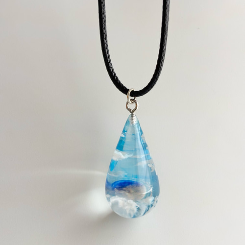 宇宙玉×空玉 雫のネックレス|蓄光で光る空レジン| 3.0cm 雲レジン