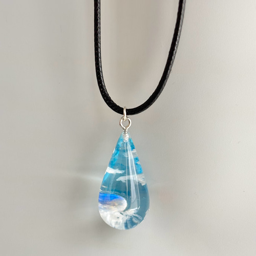 宇宙玉×空玉 雫のネックレス|蓄光で光る空レジン| 3.0cm 雲レジン