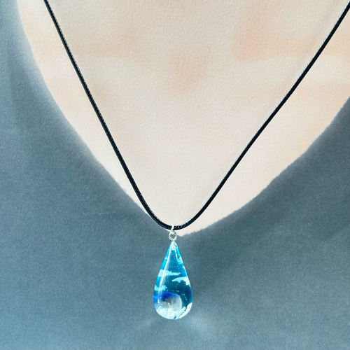 宇宙玉×空玉 雫のネックレス|蓄光で光る空レジン| 3.0cm 雲レジン