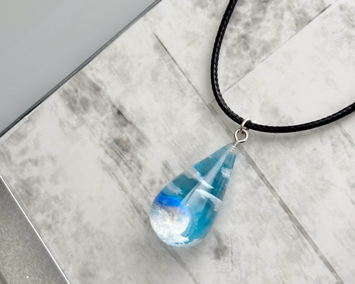 売り切れ次第再販未定　「蒼の国の物語」 蓄光宇宙レジン3点ネックレスセット 蓄光蒼魔法ランタンの星ネックレス 宇宙 レジン - メルカリ