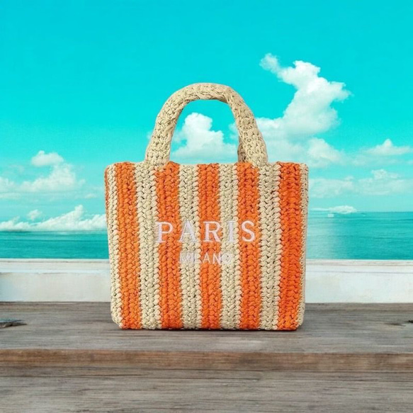 手編みの華やかなオレンジストライプトートバッグ ロゴ刺繍入