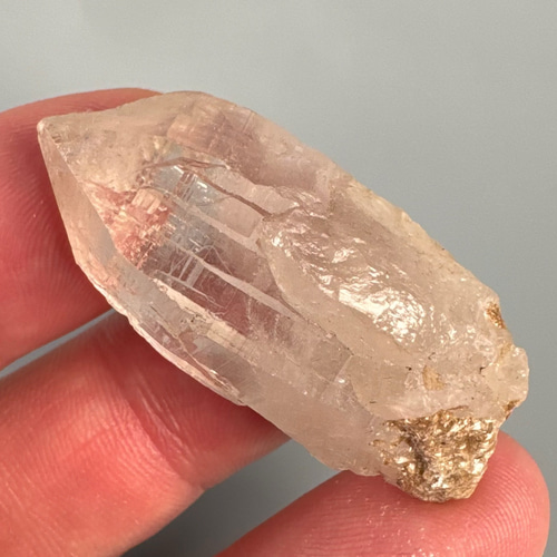 ガネーシュヒマール産 ヒマラヤ水晶 42ミリ 原石ポイント tu2432