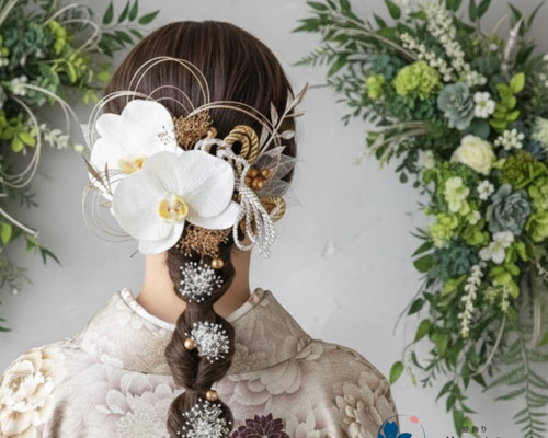 凛と咲く胡蝶蘭の髪飾り⑤ 結婚式 成人式 花嫁 和装 振袖 卒業式 白