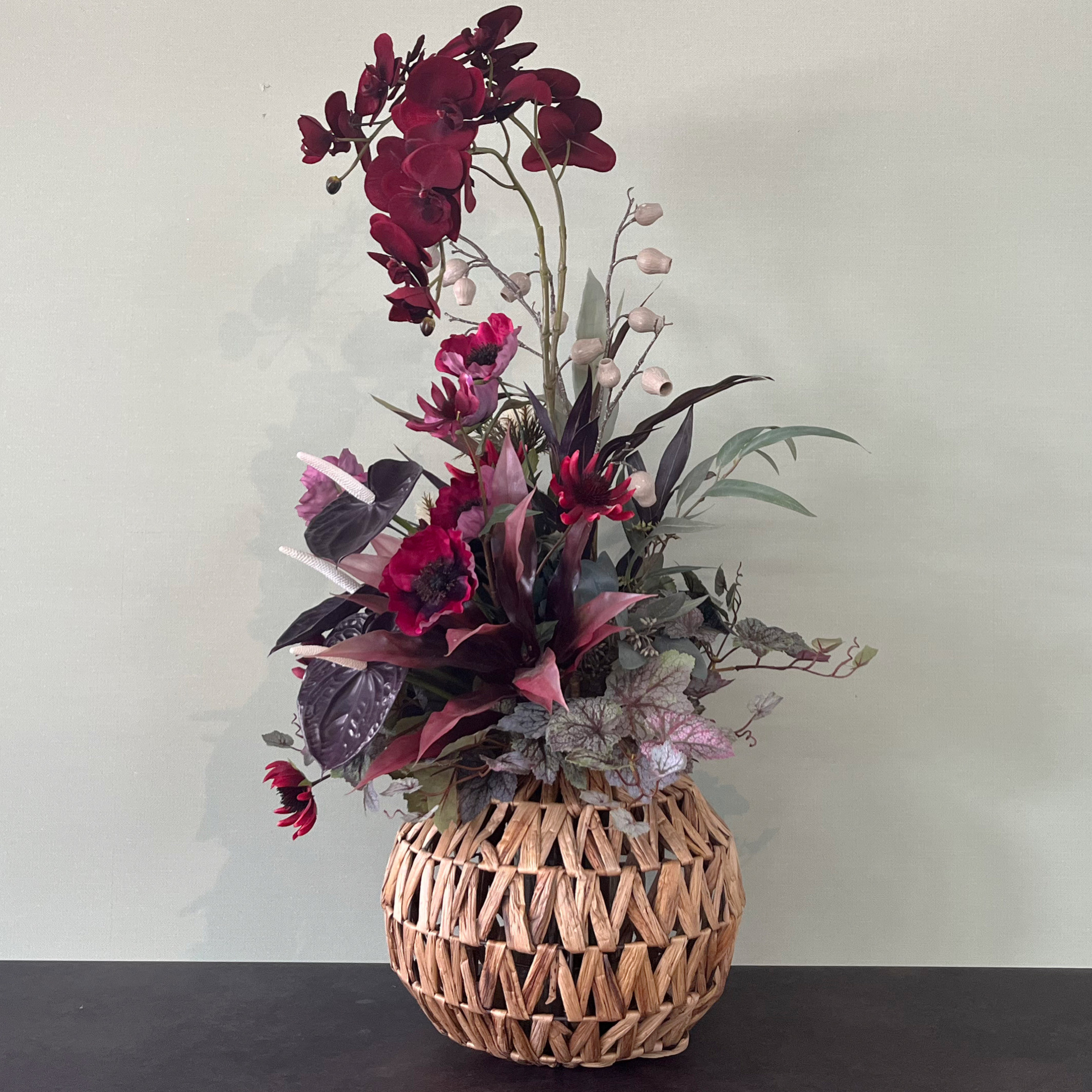 「送料無料」円形バスケット　モダンスタイルのフラワーアレンジメント