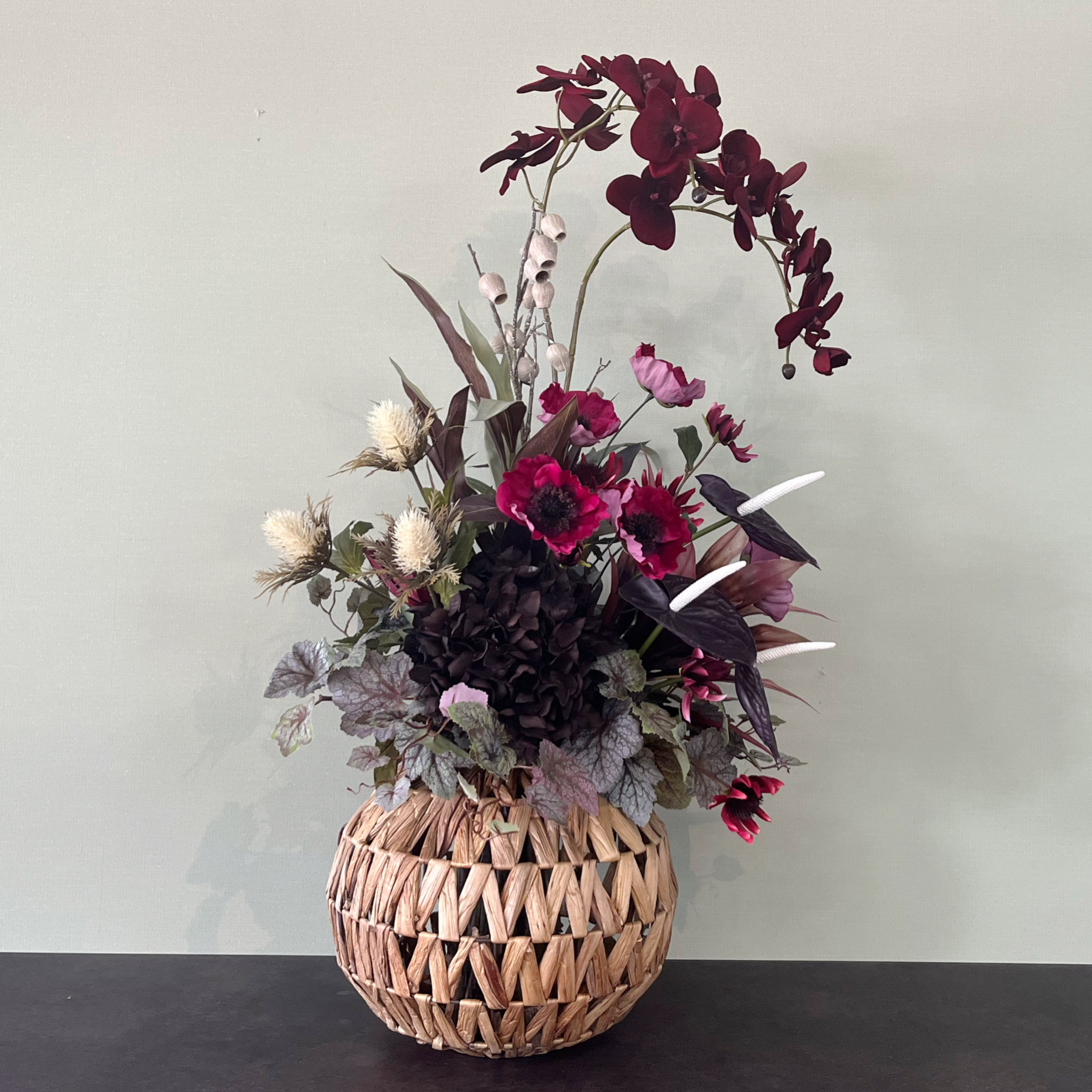 「送料無料」円形バスケット　モダンスタイルのフラワーアレンジメント