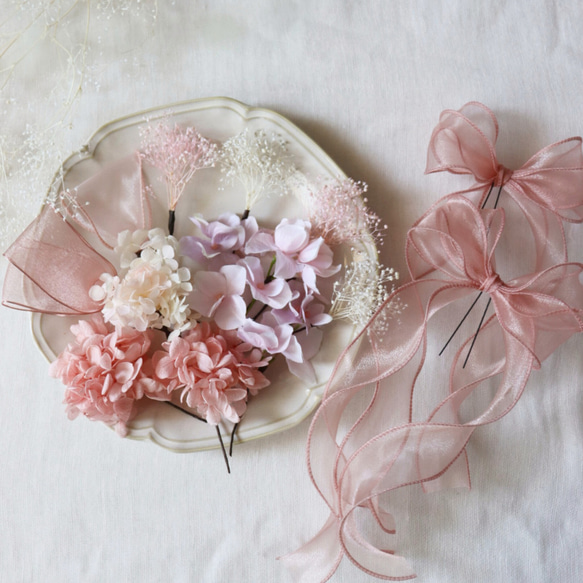 ローズピンクのオーガンジーダブルリボンとお花の髪飾り　振袖や袴、ドレスにも　　成人式ヘア飾り　卒業式ヘア飾り　結婚式 4枚目の画像