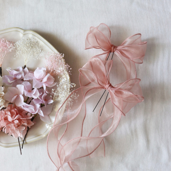ローズピンクのオーガンジーダブルリボンとお花の髪飾り　振袖や袴、ドレスにも　　成人式ヘア飾り　卒業式ヘア飾り　結婚式 6枚目の画像