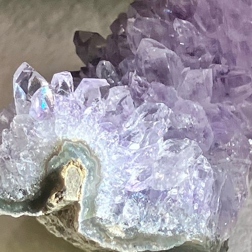 愛の守護石✨ レインボー アメジスト 紫水晶 クラスター 原石