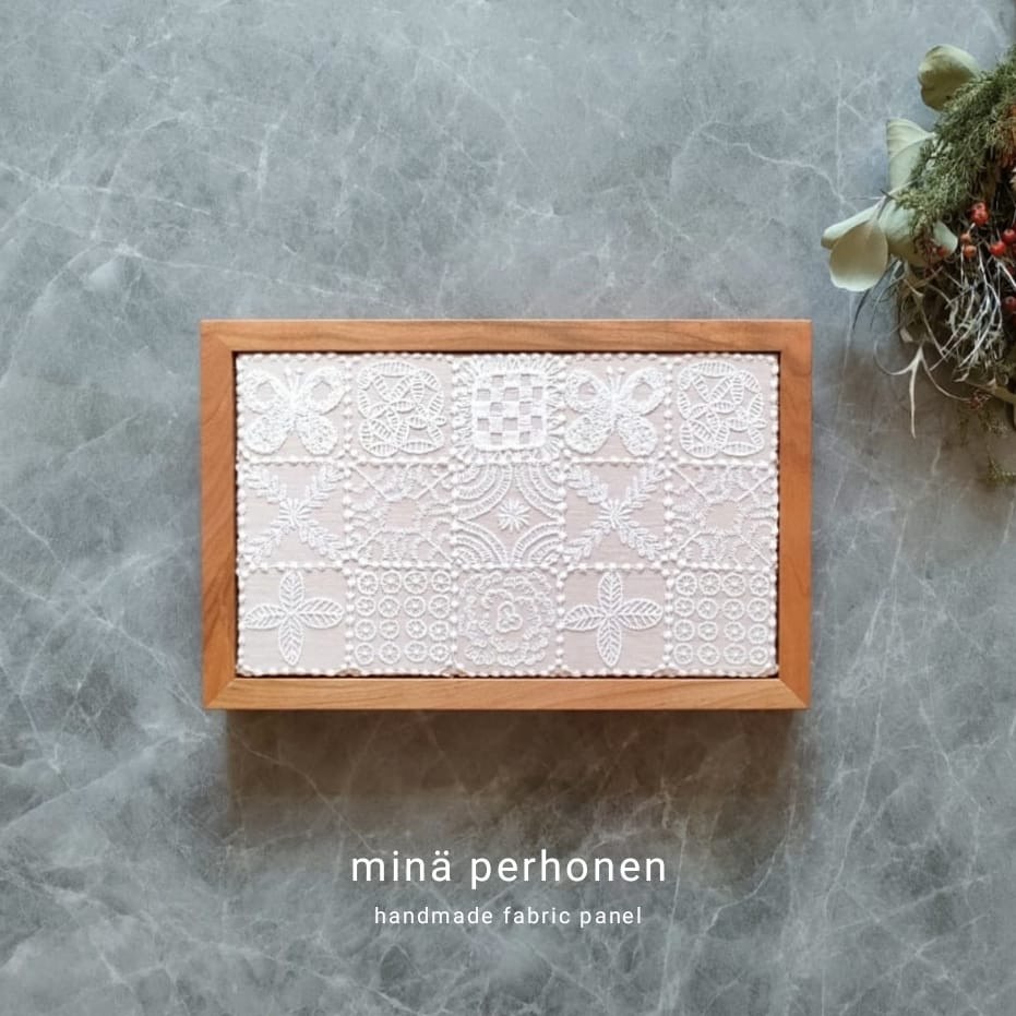 Lampoシリーズ　柄　ファブリックパネル　ミナペルホネン　フォレストタイル　ライトベージュ　プレゼント　お祝いタペストリー・壁掛け
