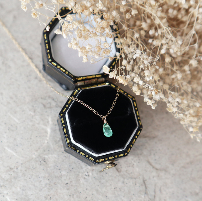 【14kgf】ロシア産！エメラルド一粒ネックレス(ブリオレットカット)＊5月誕生石