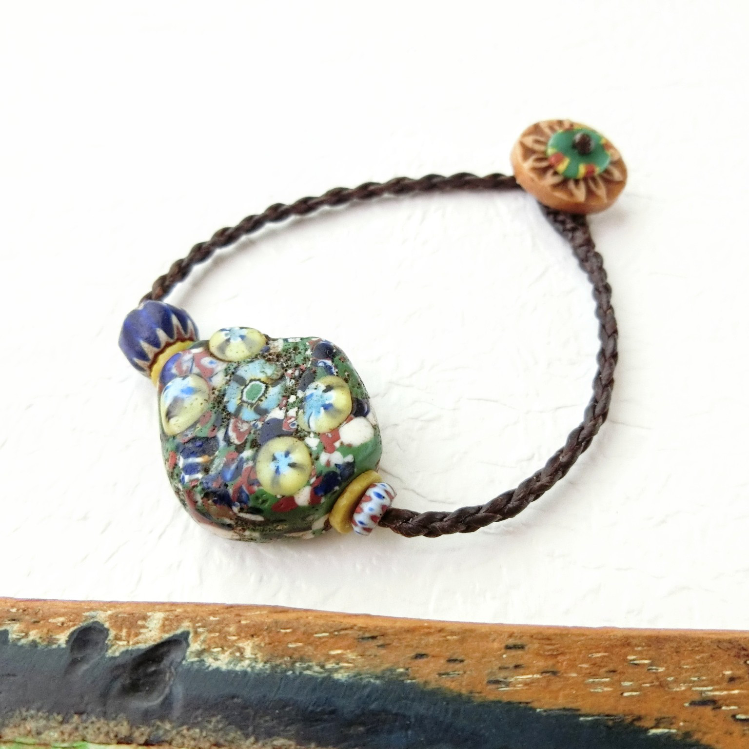 *ベガ*エンドオブザデイとシェブロンを蝋引き紐でつないだブレスレット　Green