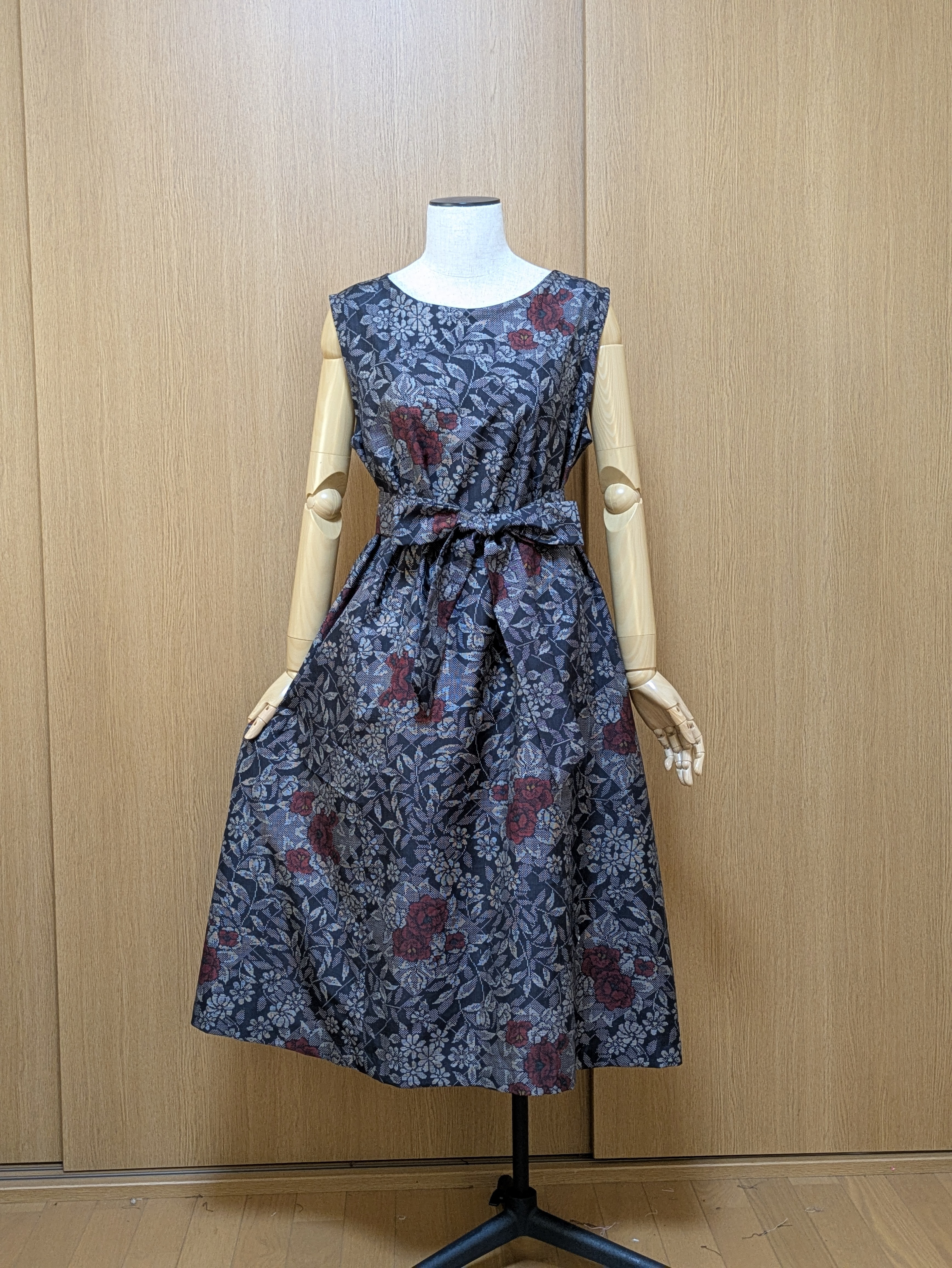 249　手染め大輔　着物リメイク　大島　ワンピース　ストール付　フリーサイズ SOLD 着物リメイク ワンピース 大島紬 M〜L ワンピース さらあお