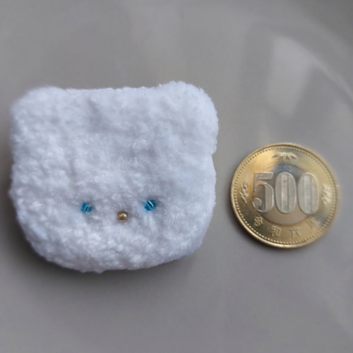 しろくまちゃんミニブローチ】ふわふわ 熊 クマ パンチニードル フリー