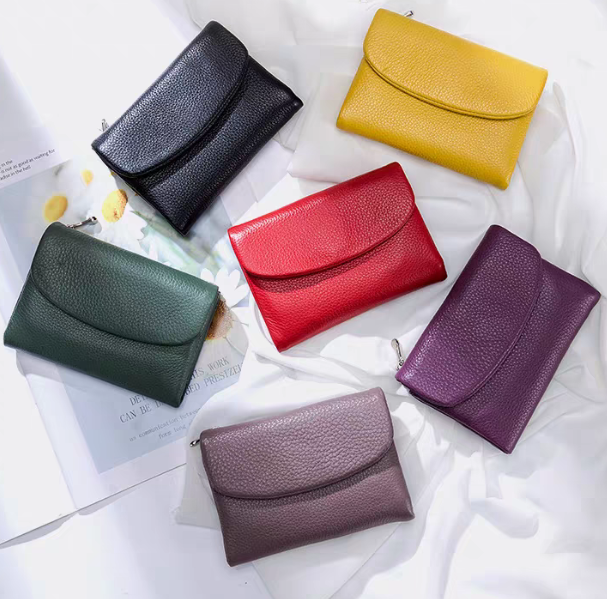 【牛革製二つ折り財布❤シンプル❤ファスナー付き小銭入れ】耐久性│マグネッ│やわらかな手触り│カード入れ│