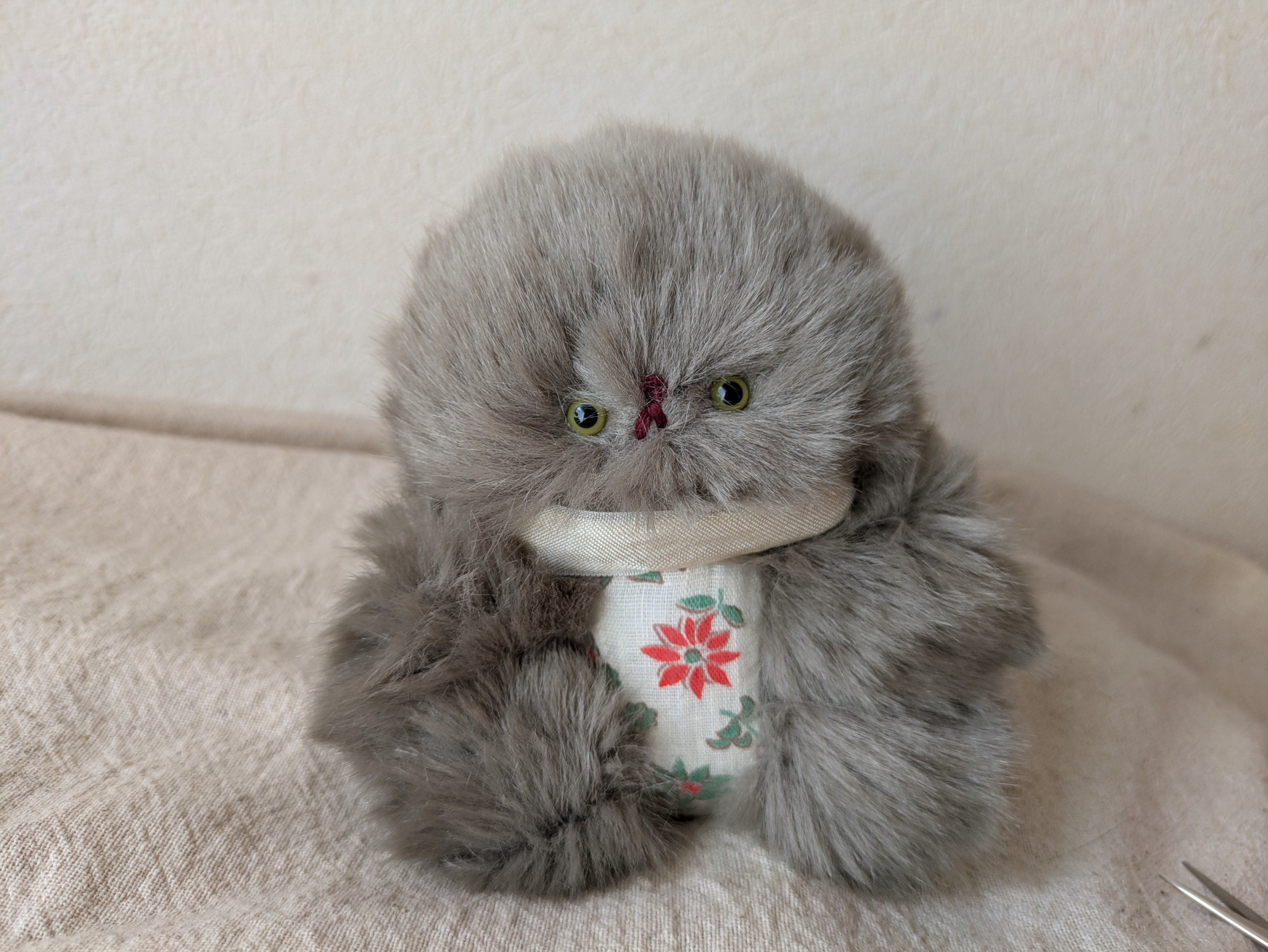 不機嫌な灰色ねこのぬいぐるみ ぬいぐるみ マルミミネコ 通販 19378832