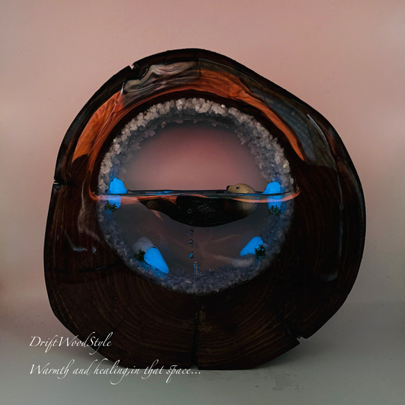 一つ限りの流木アート 海に浮かぶラッコ ジオラマ 流木 フィギュア 置物 インテリア レジン テラリウム 生き物 N33 2枚目の画像