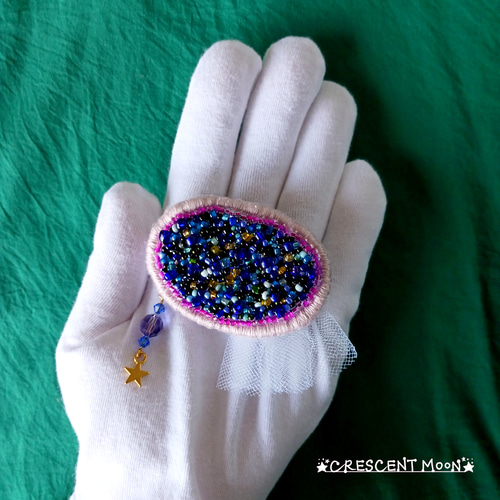 ビーズ刺繍ブローチ【No.02】小さな宇宙／星空／銀河【定形外郵便にて