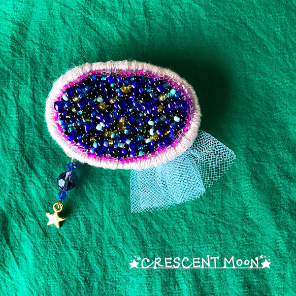 ビーズ刺繍ブローチ【No.02】小さな宇宙／星空／銀河【定形外郵便にて