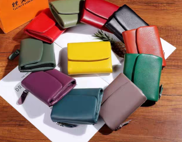 【コンパクト★牛革製３つ折り財布】くすみカラー│ファスナー付き│カード入れ│小銭入れ│オリジナルデザイン│ 4,836円