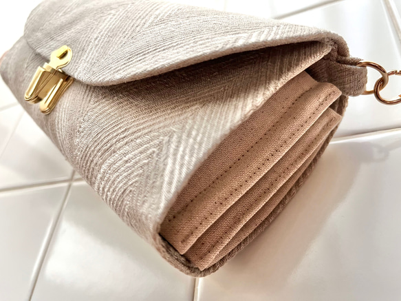 新色グレージュ《 herringbone 》フレンチリネンのジャガード織ヘリンボーン軽やかショルダーバッグ 5枚目の画像