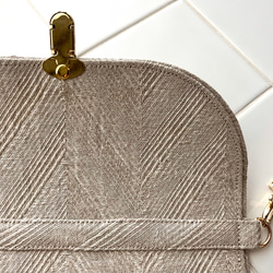 新色グレージュ《 herringbone 》フレンチリネンのジャガード織ヘリンボーン軽やかショルダーバッグ 10枚目の画像