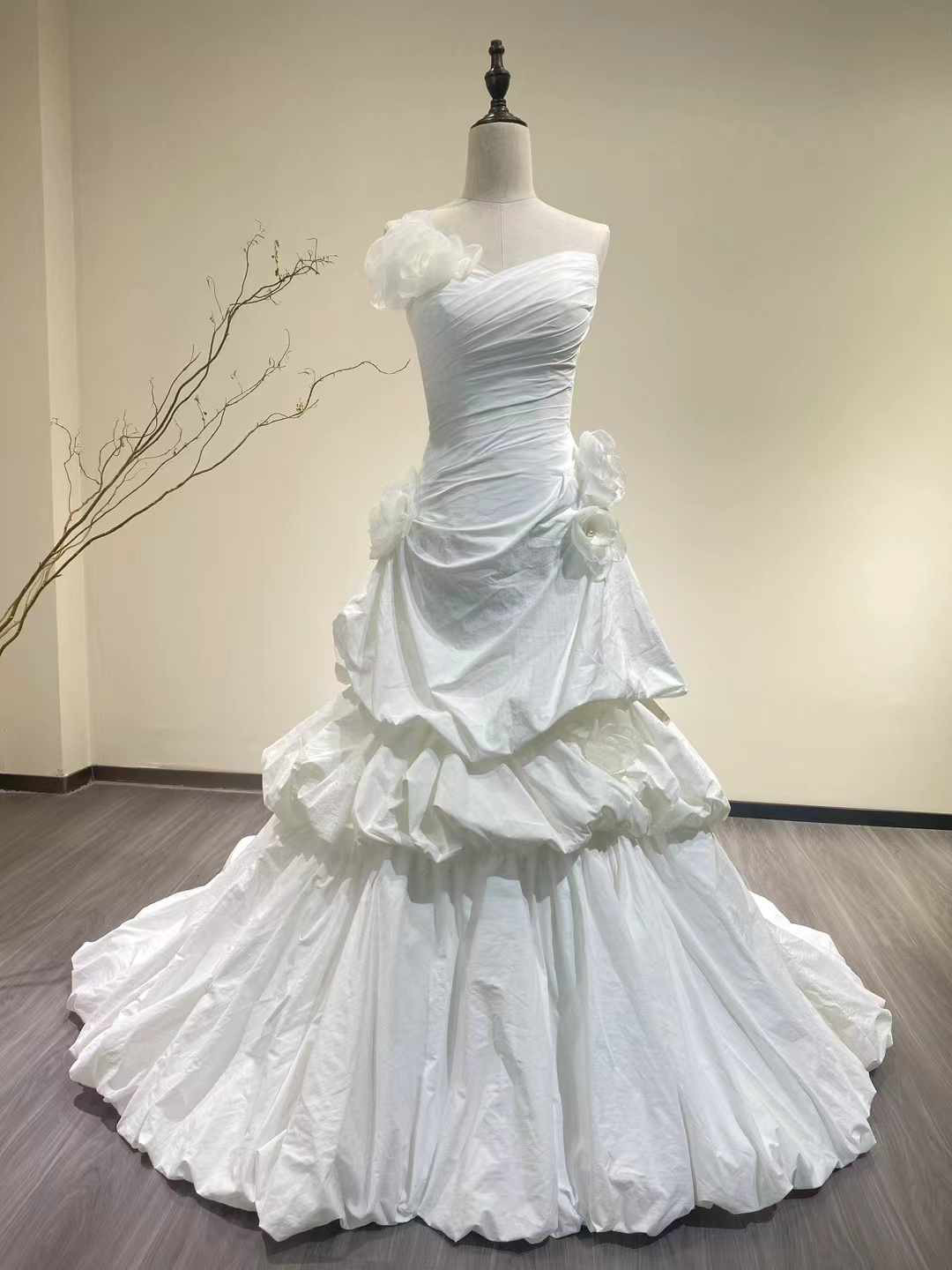 送料無料！ウェディングドレス デザイン感 マーメイド ワンピース ハンドメイド ラッフルフリル シルクタフタ 花嫁