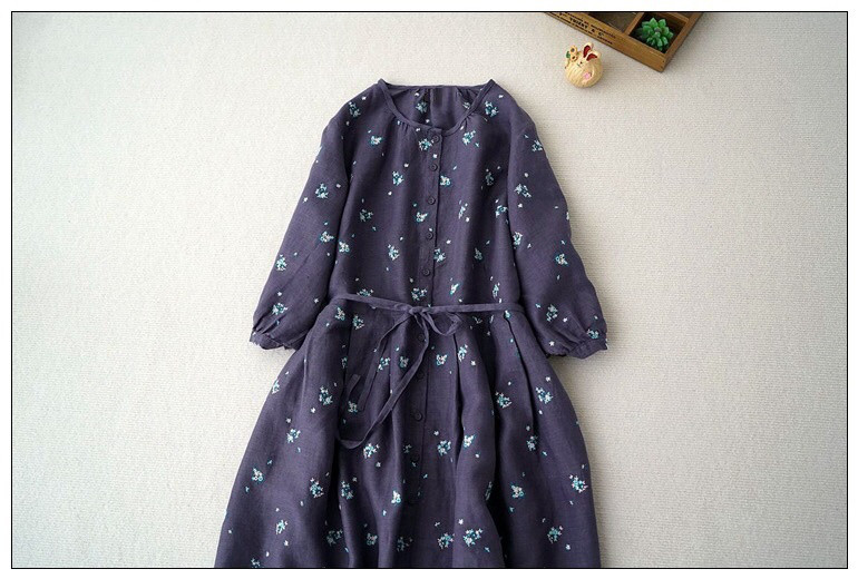 リネン100%小花総刺繡クルミ釦、ポケット付き大人可愛い七分袖ワンピース♪