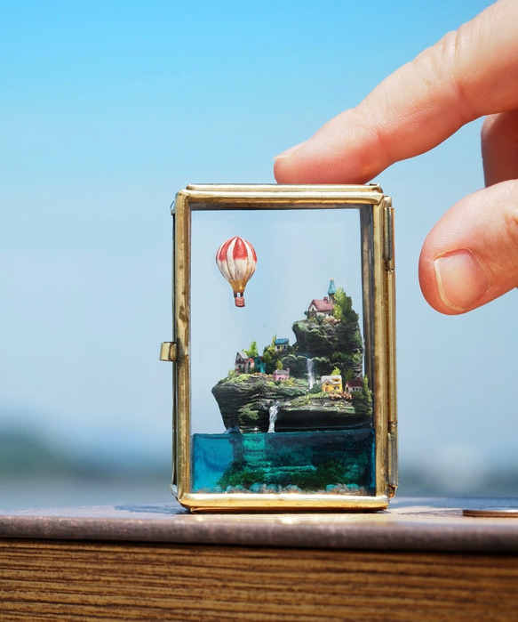 ジオラマアート】滝の音がひびく街 クリスマスプレゼント 旅気分