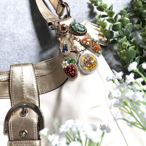 ビーズ刺繍　果物モチーフ　バッグチャーム　夏アクセサリー　6種のフルーツが実る ビーズ刺繍 果物モチーフ バッグチャーム アクセサリー 【6種の