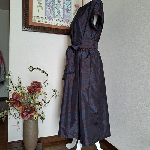 着物リメイク紬のギャザーワンピース 着物リメイク】脇ギャザーの前開きワンピース/紬 | iichi 日々の