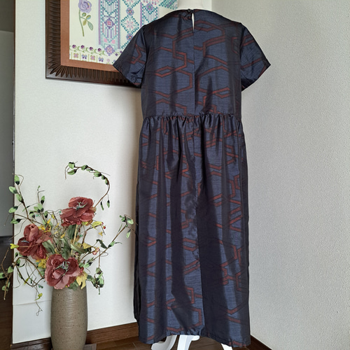 正絹大島紬着物リメイク大きな衿のワンピースコ－ト ☆着物リメイク/ 大島紬 /正絹/ 半袖 / ギャザーワンピース